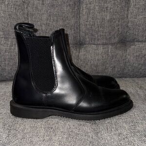 Dr. Martens Flora Smooth Leather Chelsea Boots womens size 7